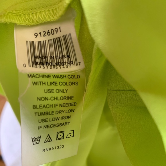 Vince Camuto high low pleat back blouse - Picture 9 of 11